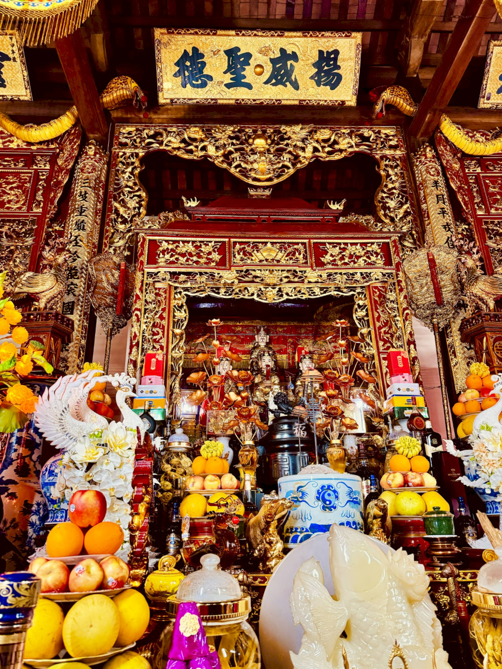 Các ban thờ tại Hậu Cung